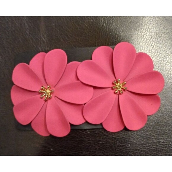 New 1.5" PINK Flower Gold Center Earrings - Picture 3 of 5